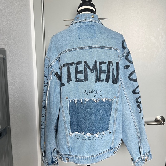 Vetements Graffiti Rivets Punk Ripped Jeans Denim Jacket - Picture 7 of 16